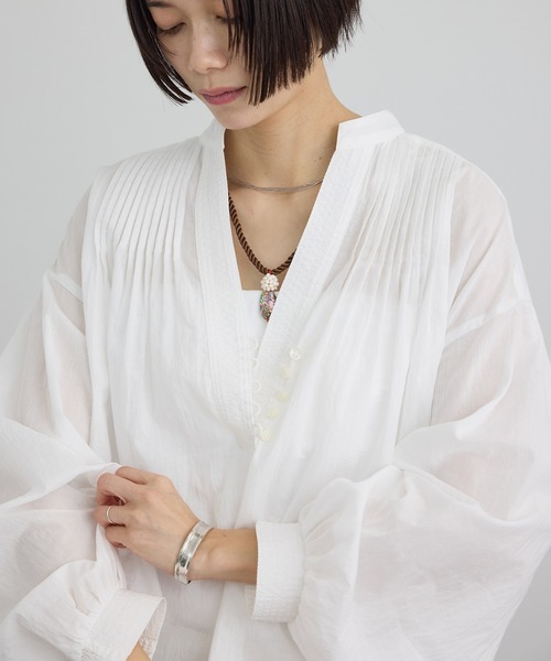 SALON adam et rope'(サロン アダム エ ロペ)の「コットンボイルピンタックブラウス(シャツ/ブラウス・レディース・ブラウン/ホワイト・FREE)」の2枚目の写真