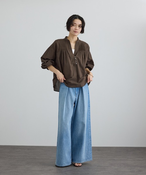 SALON adam et rope'(サロン アダム エ ロペ)の「コットンボイルピンタックブラウス(シャツ/ブラウス・レディース・ブラウン/ホワイト・FREE)」の5枚目の写真