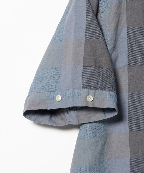 BEAMS PLUS（ビームスプラス）の「Italian Collar Indigo Panama Weave Plaid（シャツ/ブラウス・メンズ・インディゴブルー・MEDIUM/SMALL/LARGE/X-LARGE）」の4枚目の写真