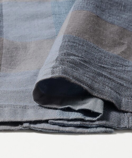 BEAMS PLUS（ビームスプラス）の「Italian Collar Indigo Panama Weave Plaid（シャツ/ブラウス・メンズ・インディゴブルー・MEDIUM/SMALL/LARGE/X-LARGE）」の6枚目の写真