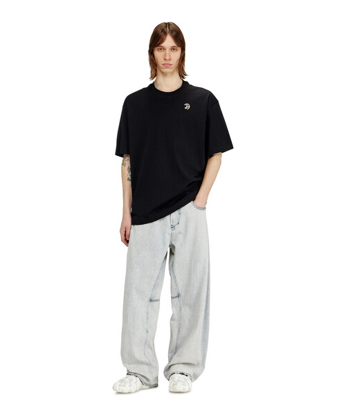 DIESEL(ディーゼル)の「メンズ Tシャツ T-BOGGY-V2(Tシャツ/カットソー・メンズ・ブラック/ホワイト・XXX-LARGE/LARGE/MEDIUM/SMALL/XX-LARGE/X-LARGE/X-SMALL)」の8枚目の写真