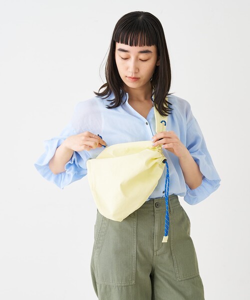 EARTH MADE(アースメイド)の「【WEB限定】【EARTH MADE】撥水ナイロンパラコードボンサックバッグ(ショルダーバッグ・レディース・ブラック/アイボリー/イエロー・フリー)」の8枚目の写真