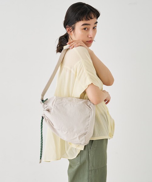 EARTH MADE(アースメイド)の「【WEB限定】【EARTH MADE】撥水ナイロンパラコードボンサックバッグ(ショルダーバッグ・レディース・ブラック/アイボリー/イエロー・フリー)」の10枚目の写真
