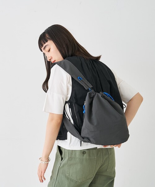EARTH MADE(アースメイド)の「【WEB限定】【EARTH MADE】撥水ナイロンパラコードボンサックバッグ(ショルダーバッグ・レディース・ブラック/アイボリー/イエロー・フリー)」の12枚目の写真