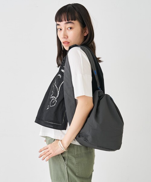 EARTH MADE(アースメイド)の「【WEB限定】【EARTH MADE】撥水ナイロンパラコードボンサックバッグ(ショルダーバッグ・レディース・ブラック/アイボリー/イエロー・フリー)」の13枚目の写真