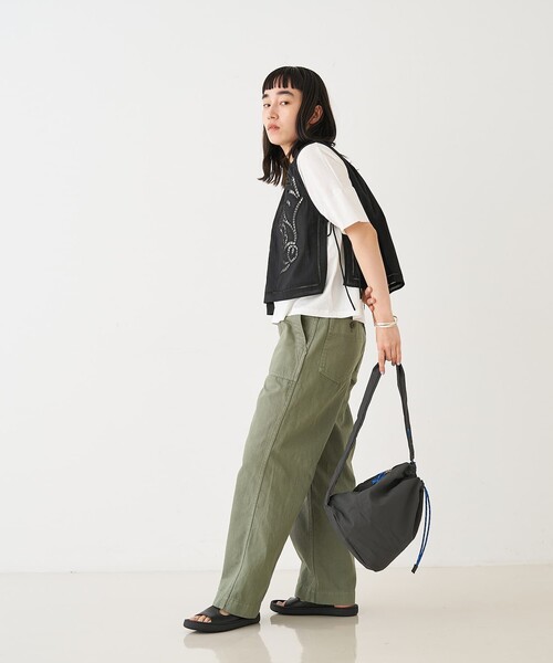 EARTH MADE(アースメイド)の「【WEB限定】【EARTH MADE】撥水ナイロンパラコードボンサックバッグ(ショルダーバッグ・レディース・ブラック/アイボリー/イエロー・フリー)」の16枚目の写真