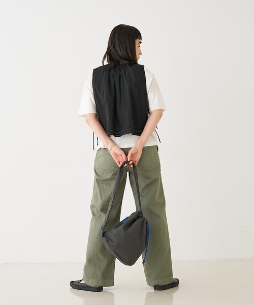EARTH MADE(アースメイド)の「【WEB限定】【EARTH MADE】撥水ナイロンパラコードボンサックバッグ(ショルダーバッグ・レディース・ブラック/アイボリー/イエロー・フリー)」の17枚目の写真