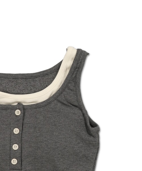 SPINNS(スピンズ)の「レイヤード風カップ付きタンクトップ/ヘンリーネック(タンクトップ・レディース・オフホワイト/グレー/ブラック/ブラウン/レッド・ONESIZE)」の12枚目の写真