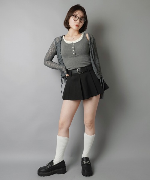 SPINNS（スピンズ）の「レイヤード風カップ付きタンクトップ/ヘンリーネック（タンクトップ・レディース・オフホワイト/グレー/ブラック/ブラウン/レッド・ONESIZE）」の19枚目の写真