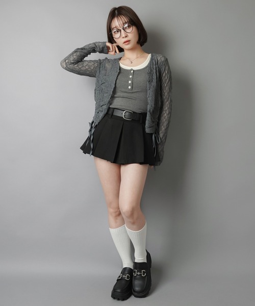 SPINNS（スピンズ）の「レイヤード風カップ付きタンクトップ/ヘンリーネック（タンクトップ・レディース・オフホワイト/グレー/ブラック/ブラウン/レッド・ONESIZE）」の17枚目の写真