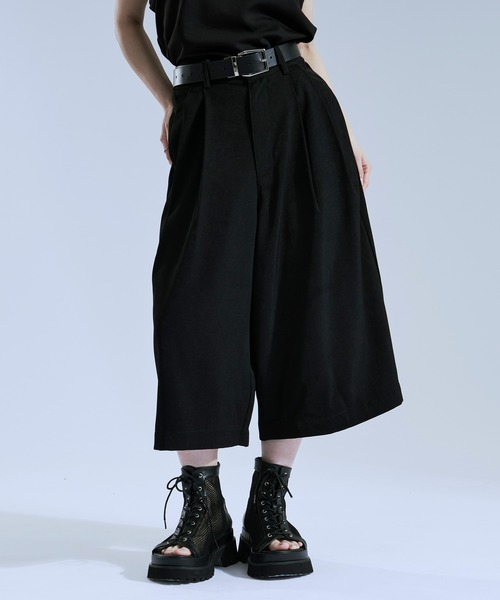 Ellno Loset(エルノロゼット)の「ドレープボリュームキュロットパンツ(スラックス・メンズ・ブラック/グレー・SMALL/X-SMALL/LARGE/MEDIUM)」の16枚目の写真