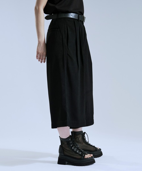 Ellno Loset(エルノロゼット)の「ドレープボリュームキュロットパンツ(スラックス・メンズ・ブラック/グレー・SMALL/X-SMALL/LARGE/MEDIUM)」の20枚目の写真
