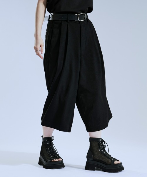 Ellno Loset(エルノロゼット)の「ドレープボリュームキュロットパンツ(スラックス・メンズ・ブラック/グレー・SMALL/X-SMALL/LARGE/MEDIUM)」の19枚目の写真