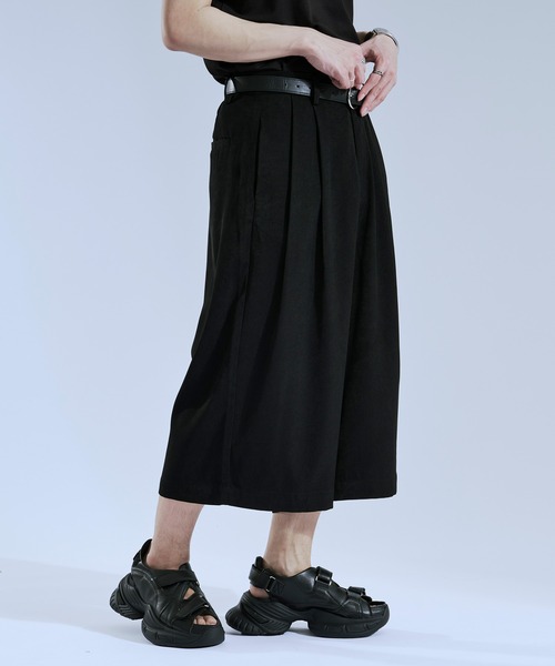 Ellno Loset(エルノロゼット)の「ドレープボリュームキュロットパンツ(スラックス・メンズ・ブラック/グレー・SMALL/X-SMALL/LARGE/MEDIUM)」の13枚目の写真