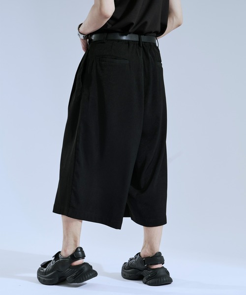 Ellno Loset(エルノロゼット)の「ドレープボリュームキュロットパンツ(スラックス・メンズ・ブラック/グレー・SMALL/X-SMALL/LARGE/MEDIUM)」の14枚目の写真