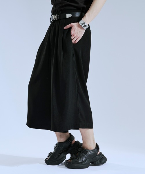 Ellno Loset(エルノロゼット)の「ドレープボリュームキュロットパンツ(スラックス・メンズ・ブラック/グレー・SMALL/X-SMALL/LARGE/MEDIUM)」の12枚目の写真