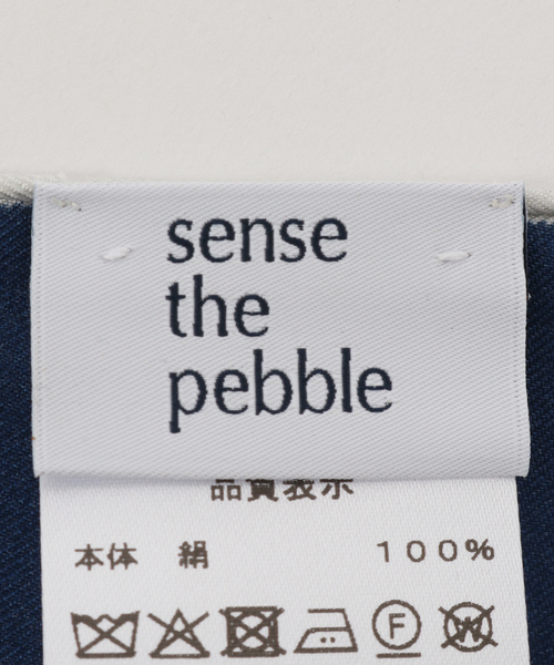 Noble（ノーブル）の「sense the pebble/センスザぺブル シルクスカーフ(ネイビー)（バンダナ/スカーフ・レディース・ネイビー・FREE）」の4枚目の写真