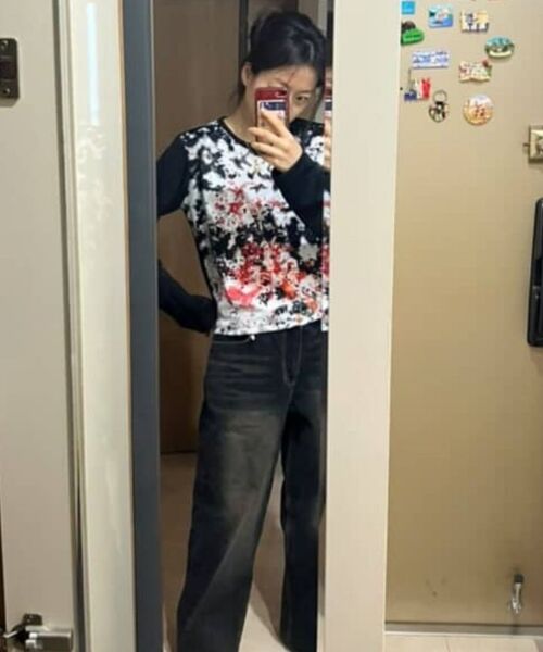 DEMARC(ドゥマーク)の「Graffiti Logo Graphic Slim Fit Long Sleeve T-shirt VER.2(Tシャツ/カットソー・レディース・ブラック・FREE)」の5枚目の写真