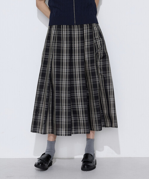 COMME CA(コムサ)の「先染めシアーチェック タックスカート(スカート・レディース・ベージュ系その他/ブラック系その他・7号/11号/9号)」の5枚目の写真