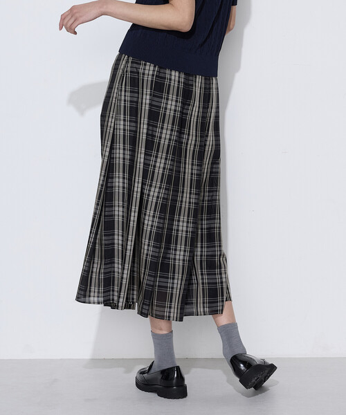 COMME CA(コムサ)の「先染めシアーチェック タックスカート(スカート・レディース・ベージュ系その他/ブラック系その他・7号/11号/9号)」の6枚目の写真