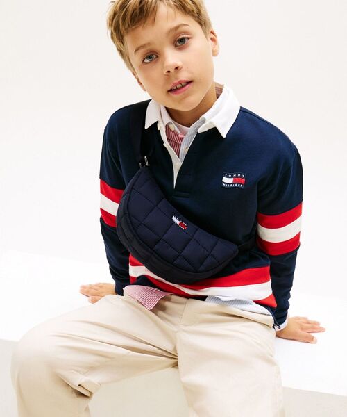 TOMMY HILFIGER(トミーヒルフィガー)の「ウェービーフラッグキルティングムーンバッグ(ボディバッグ/ウエストポーチ・キッズ・ネイビー・FREE)」の3枚目の写真