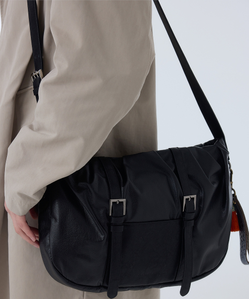 BEDFORD11TH（ベッドフォードイレブンス）の「デュオシャーリングレザーメッセンジャー（メッセンジャーバッグ・メンズ・その他・FREE）」の2枚目の写真