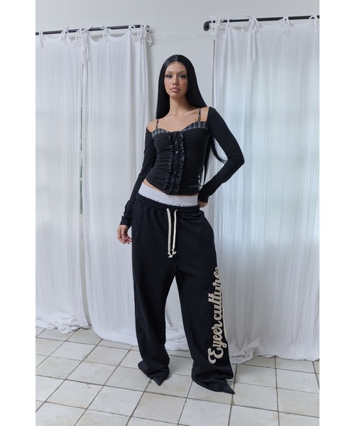 EYEER(イワイイアル)の「SCRIPT LOGO LAYERD SWEATPANTS(スウェットパンツ・レディース・ブラック・SMALL)」の2枚目の写真