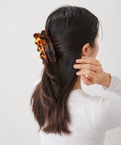 BIRTHDAY BAR(バースデイバー)の「Actually アセチヘアバンス(バレッタ/ヘアクリップ・レディース・ベージュ/ブラウン・0)」の5枚目の写真