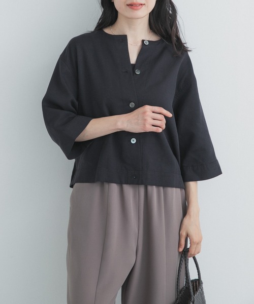 URBAN RESEARCH DOORS（アーバンリサーチドアーズ）の「ノーカラーバックギャザーブラウス（シャツ/ブラウス・レディース・ブラック/ベージュ・FREE）」の2枚目の写真