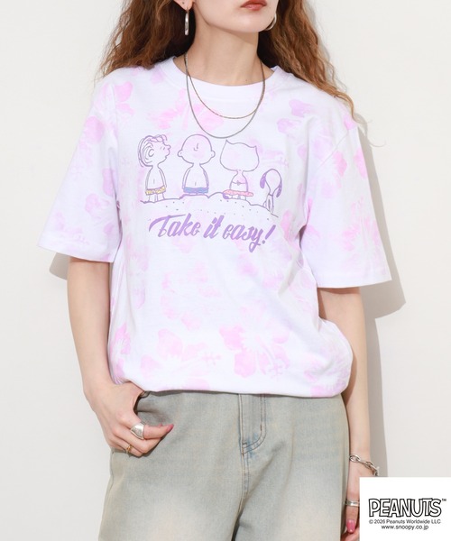 PEANUTS（ピーナッツ）の「PEANUTS ハイビスカス総柄プリントTシャツ 半袖（Tシャツ/カットソー・レディース・ピンク系/サックスブルー系/パープル系・M/L/LL）」の4枚目の写真