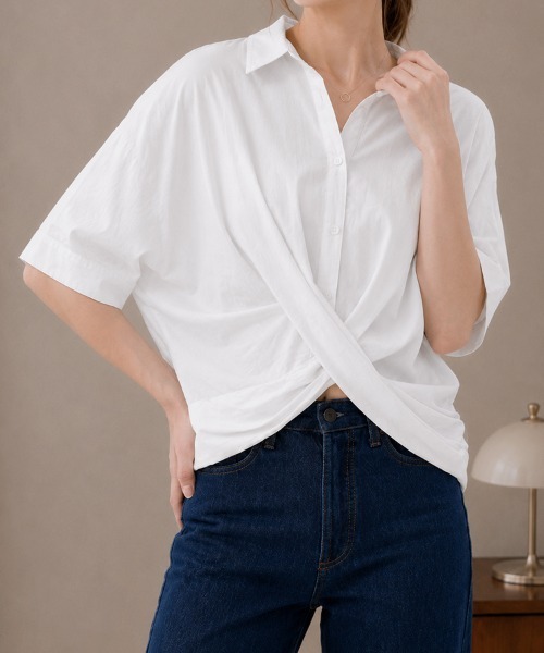mielu(ミエル)の「クロスドレープシャツブラウス(シャツ/ブラウス・レディース・ブラック/ホワイト・LARGE/MEDIUM)」の2枚目の写真
