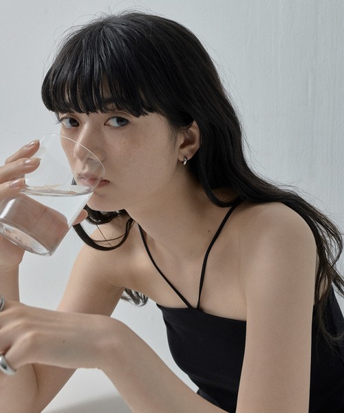 ORLEAN(オルレアン)の「【ORLEAN】ドロップデザインワイドミニフープピアス(ピアス(両耳用)・レディース・シルバー/ゴールド・フリー)」の2枚目の写真