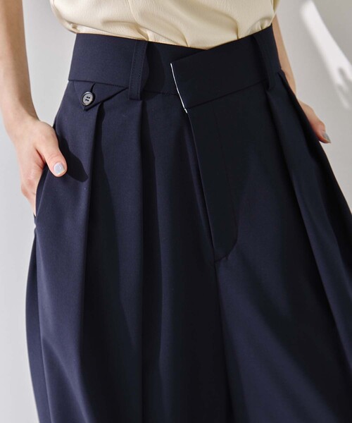 STUDIOUS(ステュディオス)の「【STUDIOUS/ステュディオス】Double Tucked Stretch Trousers/ダブルタックストレッチトラウザーズ/ウォッシャブル/オフィス/美脚見え/ウエストゴム/ストレスフリー(スラックス・レディース・ネイビー/ブラック/ライトグレー・2/1)」の9枚目の写真