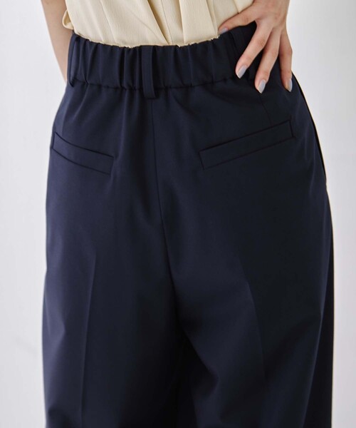 STUDIOUS(ステュディオス)の「【STUDIOUS/ステュディオス】Double Tucked Stretch Trousers/ダブルタックストレッチトラウザーズ/ウォッシャブル/オフィス/美脚見え/ウエストゴム/ストレスフリー(スラックス・レディース・ネイビー/ブラック/ライトグレー・2/1)」の12枚目の写真