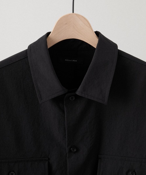 Alfred Alex（アルフレッドアレックス）の「【Alfred Alex】Textured Utility Military Shirt / コットンタッチ ユーティリティー ミリタリーシャツ（シャツ/ブラウス・メンズ・ブラック/チャコール/カーキ/アイボリー・S/M/L）」の5枚目の写真