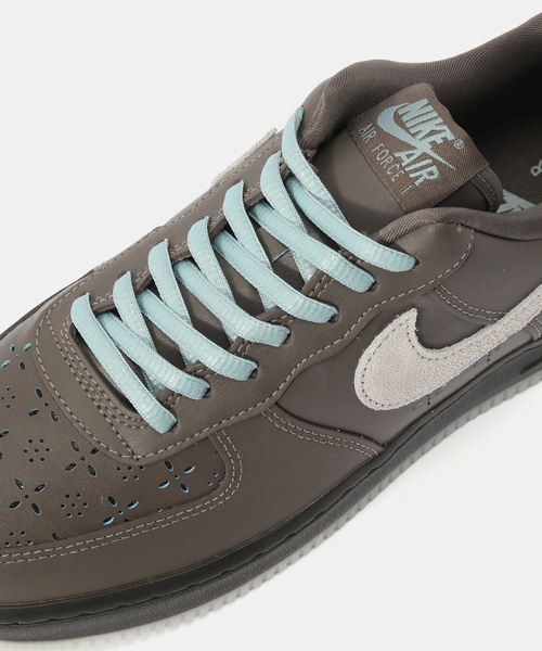 NIKE(ナイキ)の「NIKE W AIR FORCE 1 '07 LV8 FMME IR5690-256(スニーカー・レディース・ブラウン・23cm/23.5cm/24cm/24.5cm/25cm)」の6枚目の写真