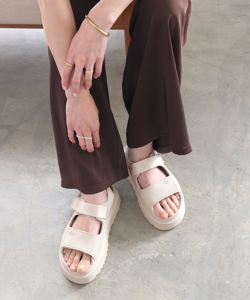 UGG(アグ)の「《追加2》【UGG/アグ】W GOLDENGLOW 1152685:サンダル(サンダル・レディース・ブラック/アイボリー・25cm/24cm/23cm/22cm)」の2枚目の写真