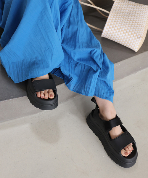 UGG(アグ)の「《追加2》【UGG/アグ】W GOLDENGLOW 1152685:サンダル(サンダル・レディース・ブラック/アイボリー・25cm/24cm/23cm/22cm)」の1枚目の写真