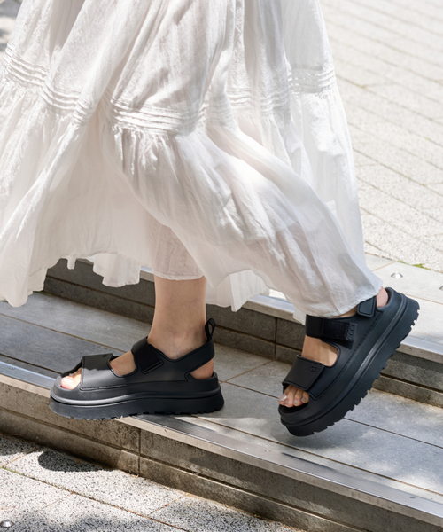 UGG(アグ)の「《追加2》【UGG/アグ】W GOLDENGLOW 1152685:サンダル(サンダル・レディース・ブラック/アイボリー・25cm/24cm/23cm/22cm)」の18枚目の写真