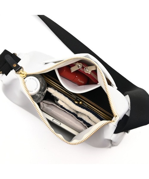 CLEDRAN(クレドラン)の「【耐汚れ 耐摩耗 軽量】CL4006 JOU SIDE POCKET SHOULDER(ショルダーバッグ・レディース・オフホワイト/ライトオリーブ/ブラック・FREE)」の7枚目の写真