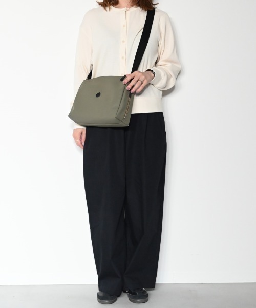 CLEDRAN(クレドラン)の「【耐汚れ 耐摩耗 軽量】CL4006 JOU SIDE POCKET SHOULDER(ショルダーバッグ・レディース・オフホワイト/ライトオリーブ/ブラック・FREE)」の4枚目の写真