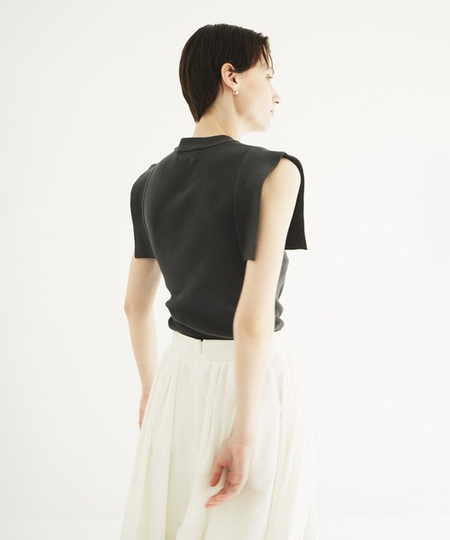 CLANE(クラネ)の「SQUARE SLEEVE KNIT TOPS(ニット/セーター・レディース・チャコールグレー/ブラック/ブラウン系その他/ホワイト・1/2)」の19枚目の写真