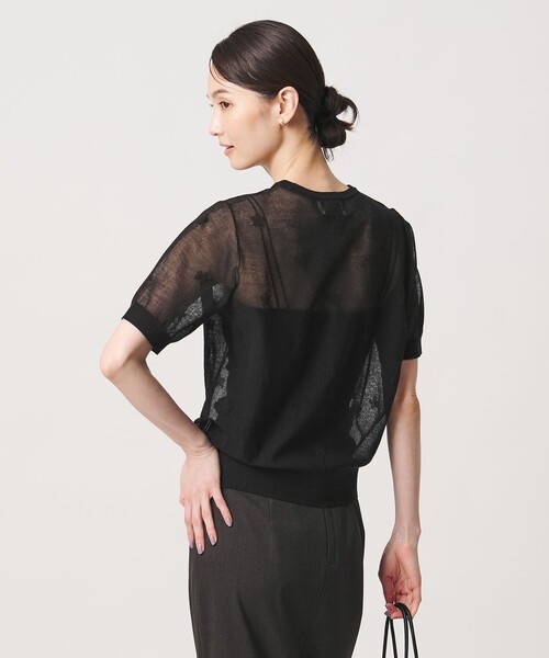 UNITED ARROWS(ユナイテッドアローズ)の「シアー フラワー ショートスリーブ ニット ‐ウォッシャブル‐(ニット/セーター・レディース・ブラック/オフホワイト・FREE)」の4枚目の写真