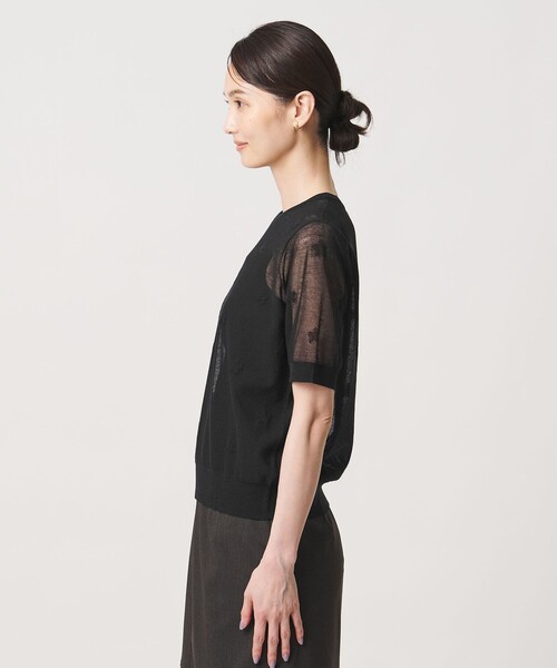 UNITED ARROWS(ユナイテッドアローズ)の「シアー フラワー ショートスリーブ ニット ‐ウォッシャブル‐(ニット/セーター・レディース・ブラック/オフホワイト・FREE)」の10枚目の写真