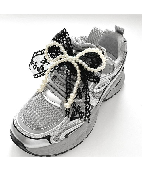 CERCA(チェルカ)の「【Bls】【ZA】【Bling Leads】パール×レースリボン スニーカーアクセサリー(BL)(シューズアクセサリー・レディース・ブラック/ホワイト・FREE)」の3枚目の写真