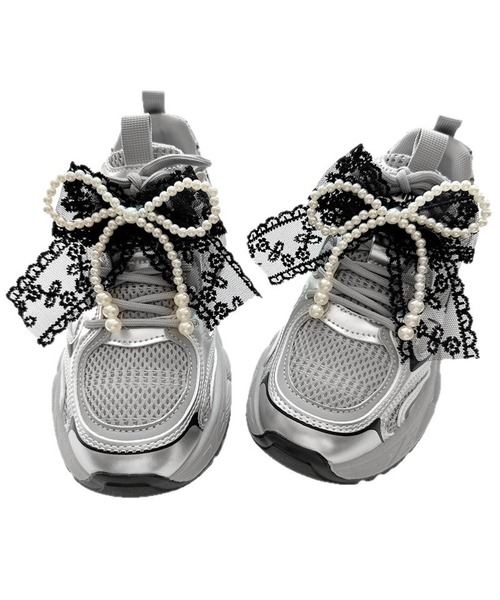 CERCA(チェルカ)の「【Bls】【ZA】【Bling Leads】パール×レースリボン スニーカーアクセサリー(BL)(シューズアクセサリー・レディース・ブラック/ホワイト・FREE)」の4枚目の写真