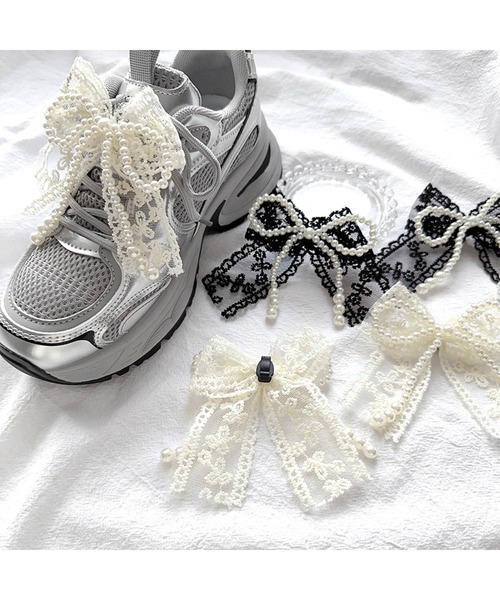CERCA(チェルカ)の「【Bls】【ZA】【Bling Leads】パール×レースリボン スニーカーアクセサリー(BL)(シューズアクセサリー・レディース・ブラック/ホワイト・FREE)」の5枚目の写真