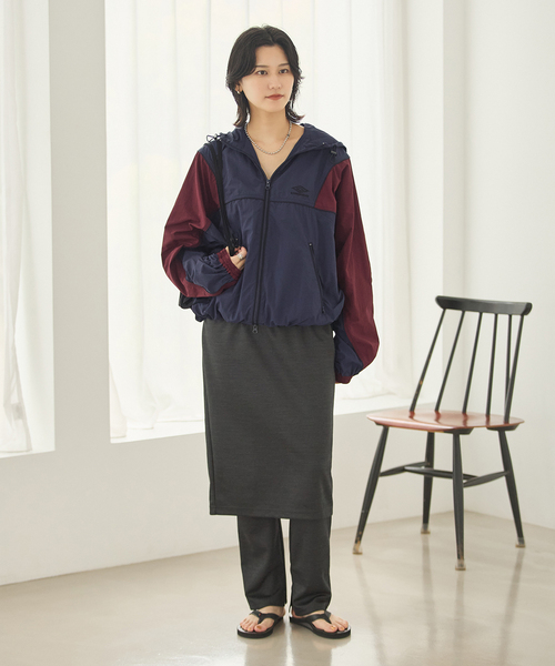 UMBRO(アンブロ)の「【UMBRO×JS】 HOODIE(ナイロンジャケット・レディース・ベージュ/ネイビー・FREE)」の4枚目の写真
