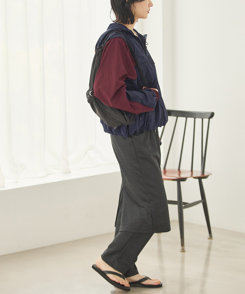 UMBRO(アンブロ)の「【UMBRO×JS】 HOODIE(ナイロンジャケット・レディース・ベージュ/ネイビー・FREE)」の13枚目の写真
