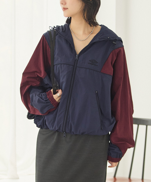 UMBRO(アンブロ)の「【UMBRO×JS】 HOODIE(ナイロンジャケット・レディース・ベージュ/ネイビー・FREE)」の15枚目の写真